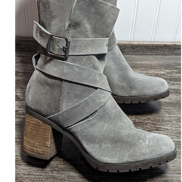 Clarks Artisan Women's Gray Suede Malvet Doris Mid Calf Heeled Boot Size  8M - Picture 1 of 8